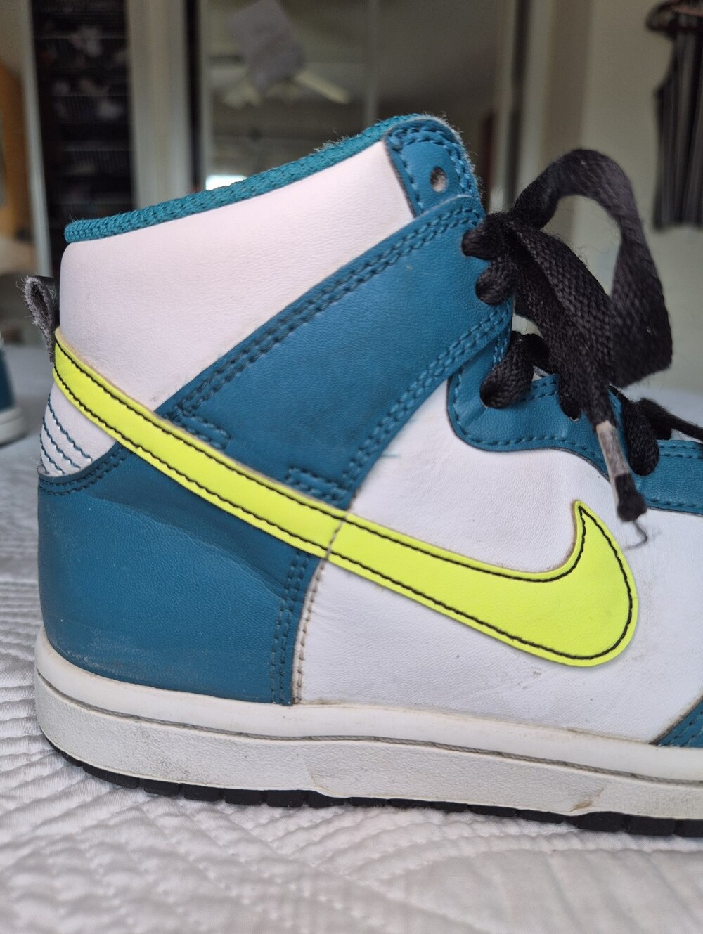 VGUC Nike Dunk High Sneakers Bright Spruce Volt colorway Youth Boys 1.5 - Picture 2 of 13